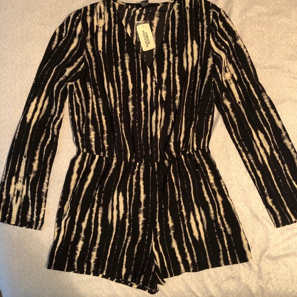 Romper - Picture 2 of 5